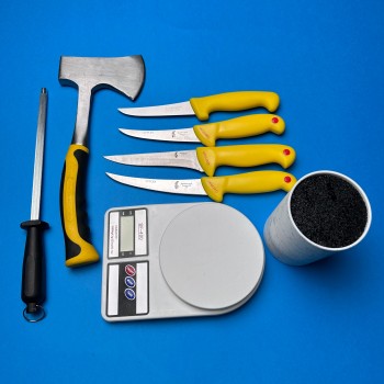Set macelarie 8 piese, Topor, 4 Cutite otel inoxidabil, Cantar digital, suport cutite si pila ascutit, galben