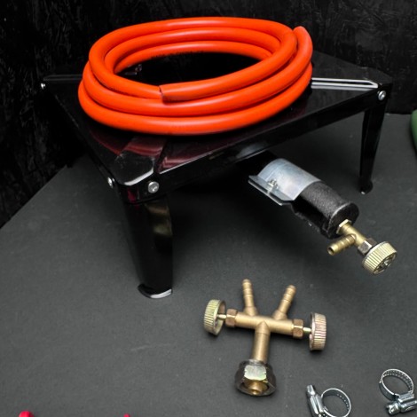 Set macelarie 10 piese, Arzator 70cm, Pirostrie 30x30cm, Toporisca, 3 Cutite si furtun gaz 5m cu accesorii