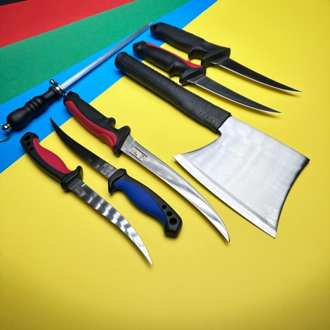 Set macelarie Black Edition 7 piese, 5 cutite filetat, 1 Satar, lame otel inox si 1 pila ascutit Set macelarie Black Edition 7 piese, 5 cutite filetat, 1 Satar, lame otel inox si 1 pila ascutit