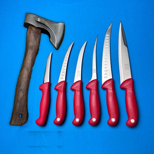 Set macelarie 7 piese, Topor fier forjat, 6 Cutite otel inoxidabil, rosu